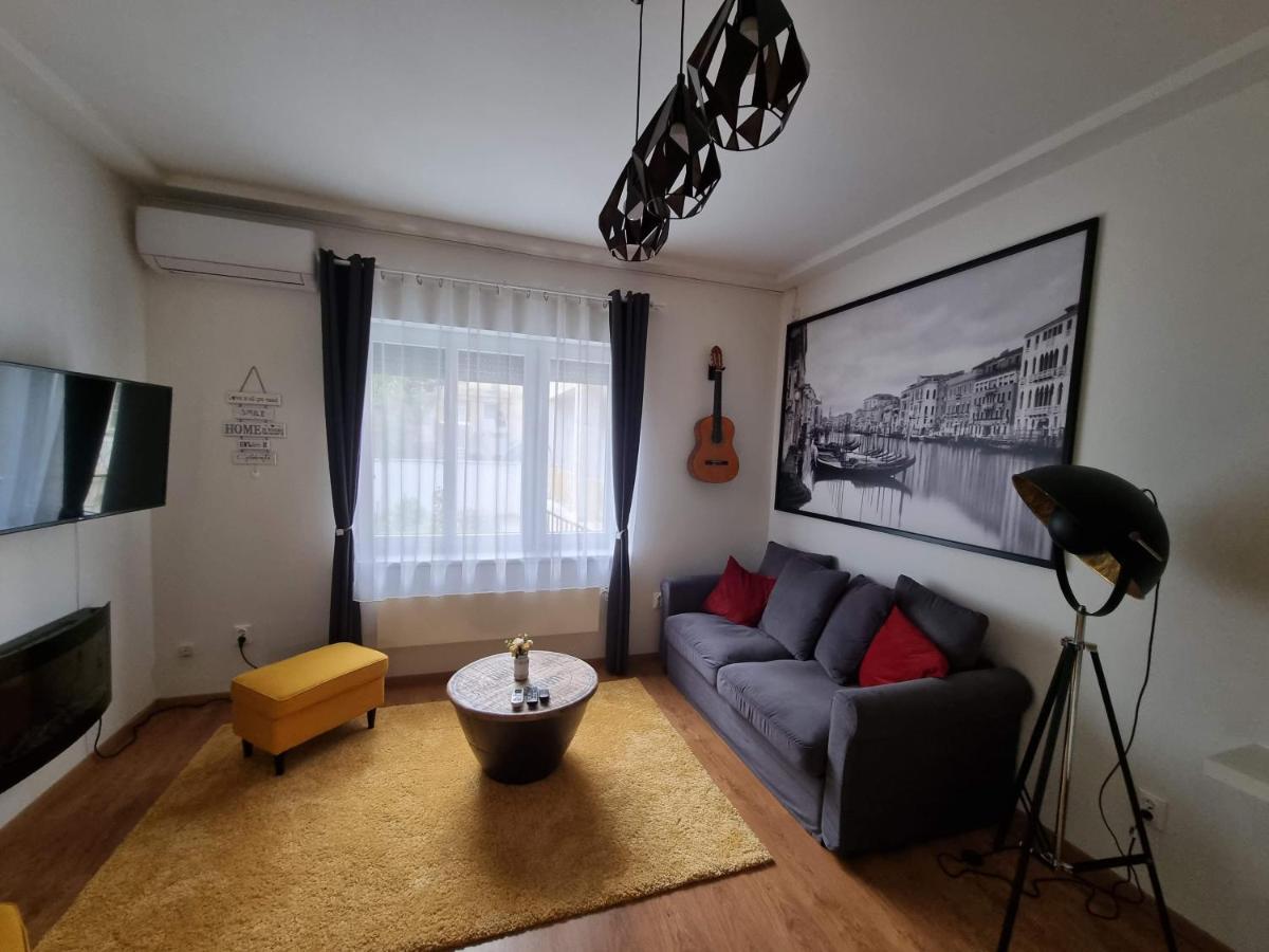 Flora Apartman Apartment Szeged Bagian luar foto