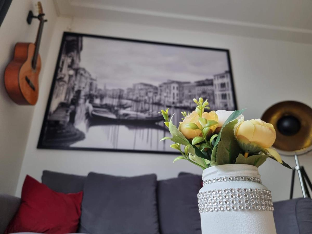 Flora Apartman Apartment Szeged Bagian luar foto