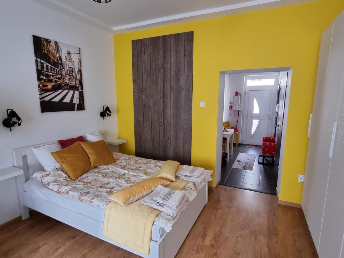 Flora Apartman Apartment Szeged Bagian luar foto