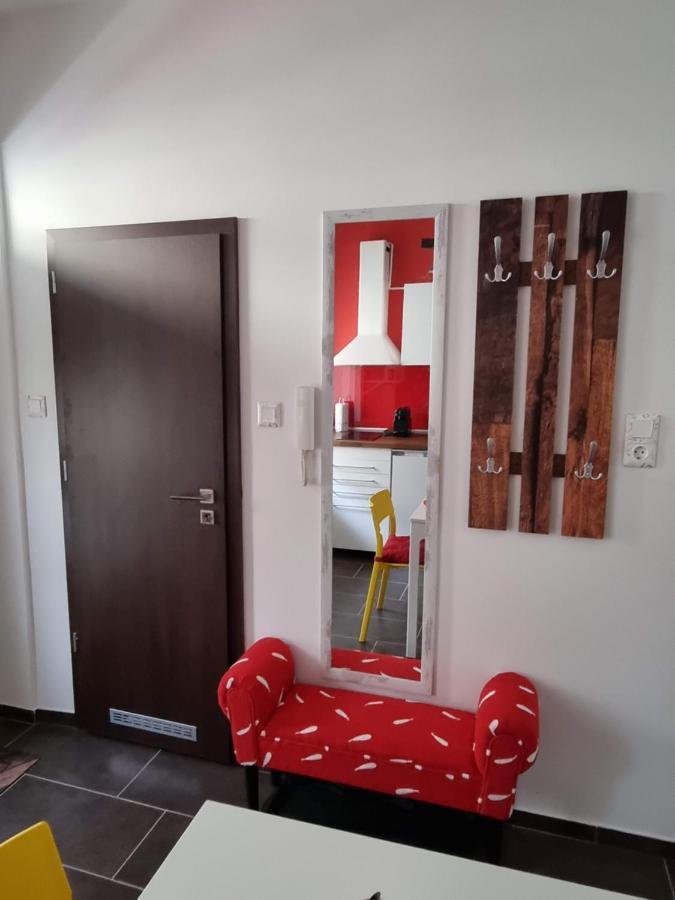 Flora Apartman Apartment Szeged Bagian luar foto